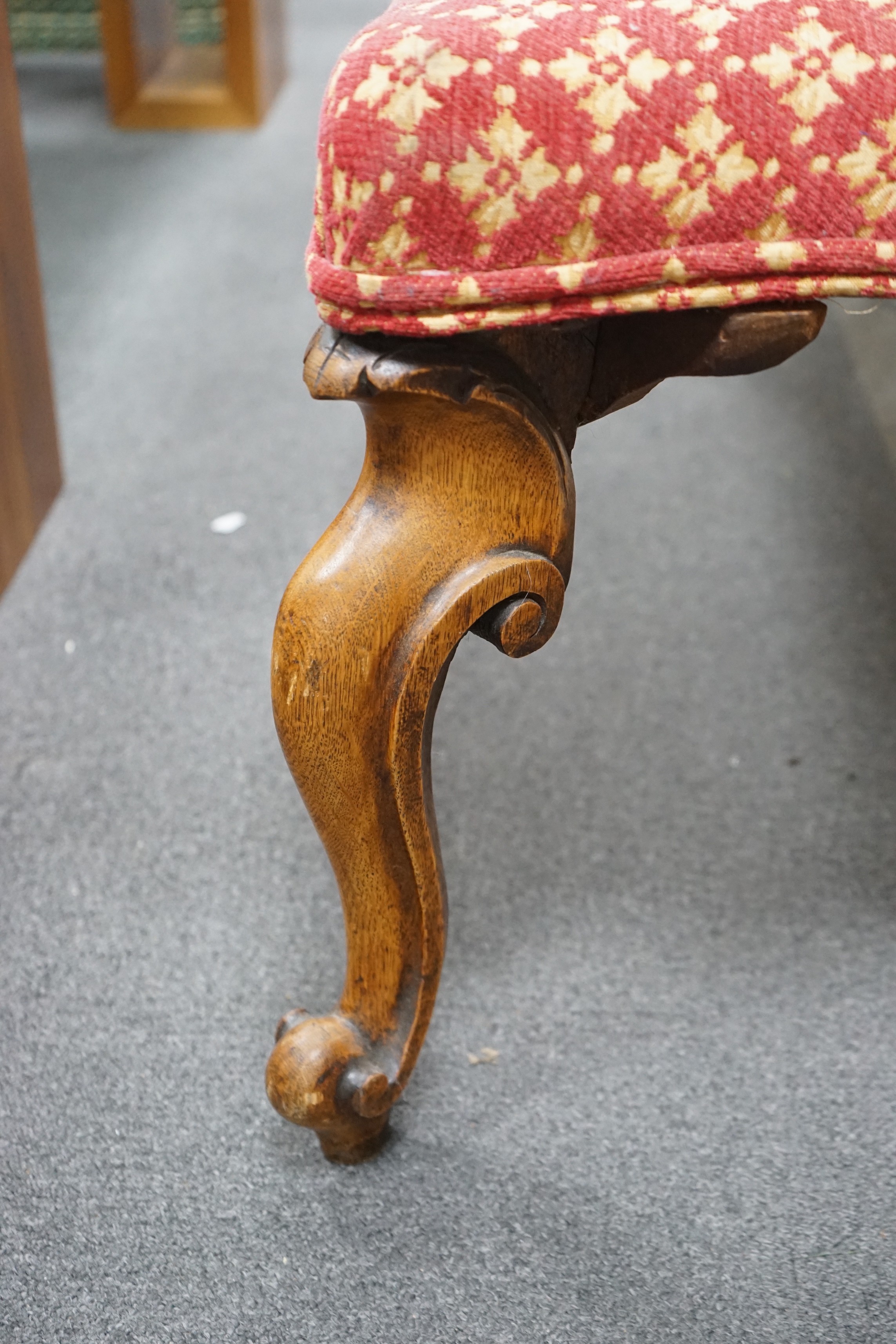 A Victorian window seat with carved oak lions paw feet, length 140cm, depth 62cm, height 48cm